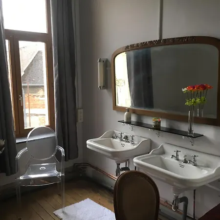 Belle Maison Laonnoise D'antan * Laon